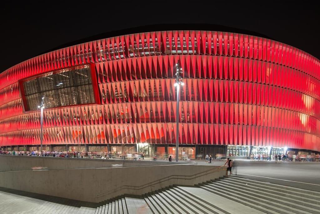 San Mames Football & Parking Bilbao Eksteriør bilde
